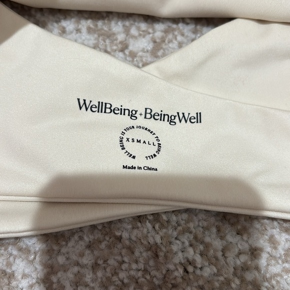 FlowWell Saylor Sports Bra in Bone White
WellBeing + BeingWell size XS - Picture 9 of 9